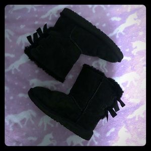 Girls UGG Bailey Bow Boots EUC 🖤🖤🖤 size 2